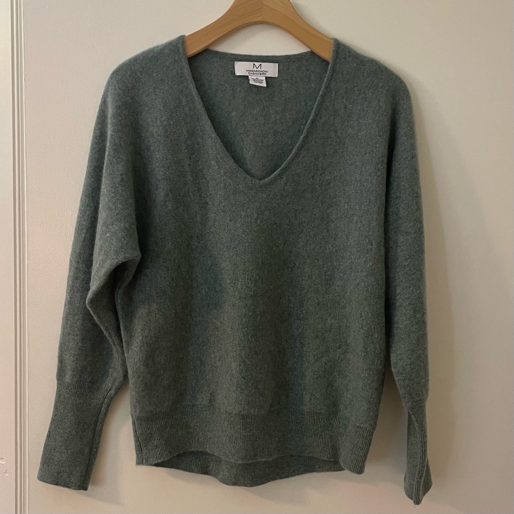 Magaschoni V-Neck Sweater in Gray